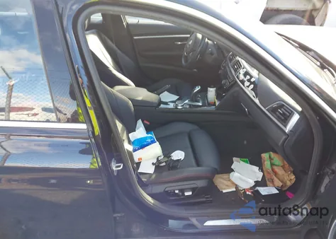 2018 BMW 330I xDrive z USA, uszkodzony, nr VIN WBA8D9G50JNU68647